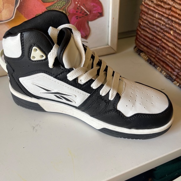 Reebok Sneakers Black White High Top Basketball Shoes, UNISEX, size 5 womens - Picture 2 of 4
